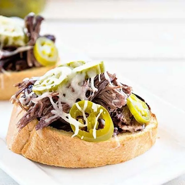 Nut-Free Shellfish-Free Slow Cooker Beef Sandwiches — French recipe