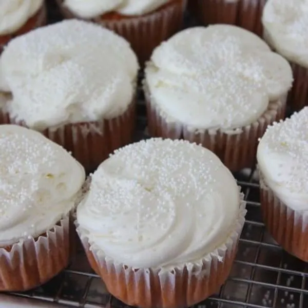 Vegetarian Nut-Free Thai iced tea cupcakes — South east asian recipe
