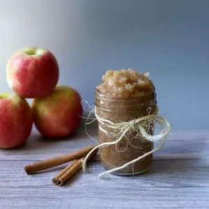 Vegan Vegetarian Slow Cooker Applesauce — Central europe recipe