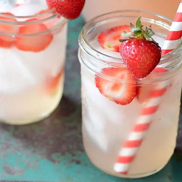 Vegan Vegetarian Strawberry Lemonade — American recipe