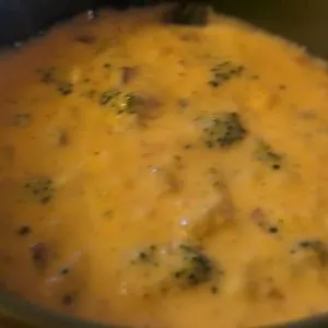 Vegetarian Nut-Free Easy cheddar broccoli soup — American recipe