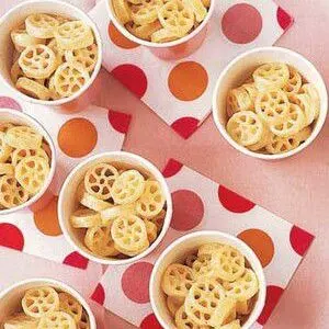 Vegetarian Nut-Free Pasta Wheels and Cheese — Italian recipe
