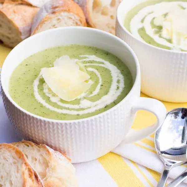 Vegan Vegetarian Healthy vegetarian zucchini soup — French recipe
