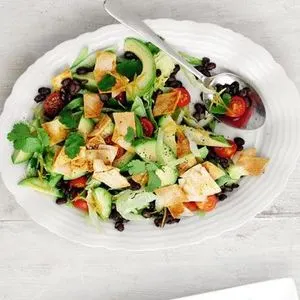 Vegan Vegetarian Mexican salad with tortilla croutons — Mexican recipe
