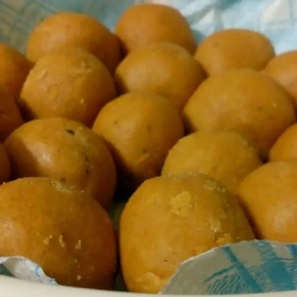Vegetarian Gluten-Free Besan ladoo (indian dessert) — Indian recipe