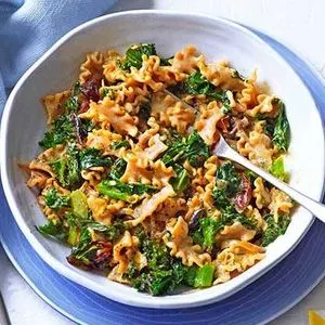 Vegetarian Nut-Free Creamy pesto & kale pasta — Italian recipe