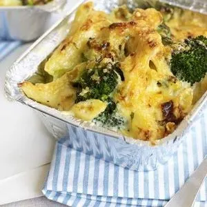 Vegetarian Nut-Free Broccoli pasta bake — Italian recipe