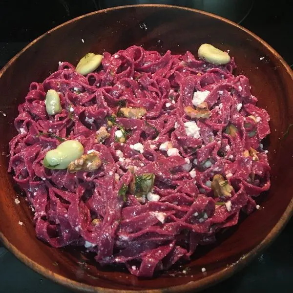 Vegetarian Nut-Free Beetroot Pasta with Mediterranean Flavors — Mediterranean recipe