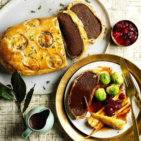 Vegetarian Nut-Free Next level vegan wellington with gravy — American recipe