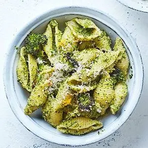 Vegetarian Nut-Free Easy broccoli pasta — American recipe