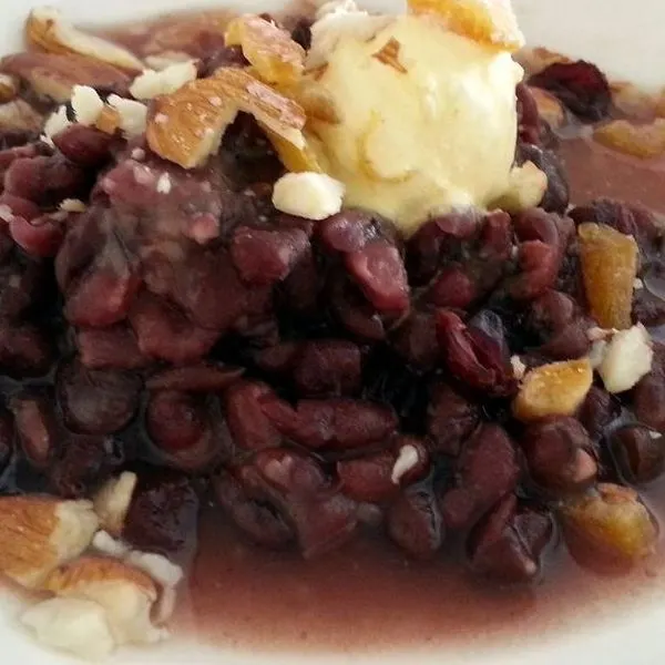 Vegetarian Gluten-Free Red Bean Dessert With Topping — French recipe
