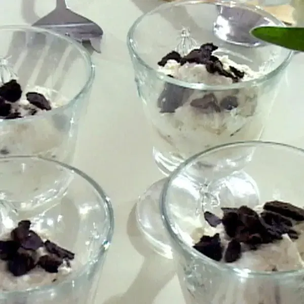 Vegetarian Gluten-Free Low Carb Cannoli Parfaits — Italian recipe