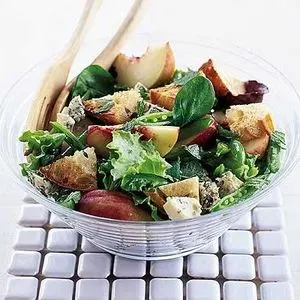 Vegetarian Nut-Free Peach & blue cheese salad — Italian recipe