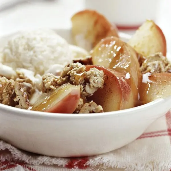 Vegetarian Nut-Free Caramel Apple Crisp — American recipe