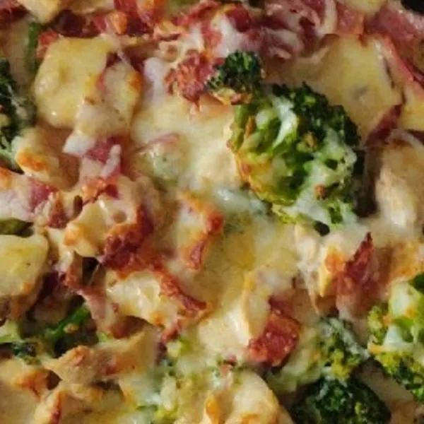 Gluten-Free Keto Bacon, Broccoli & Chicken keto Casserole — American recipe