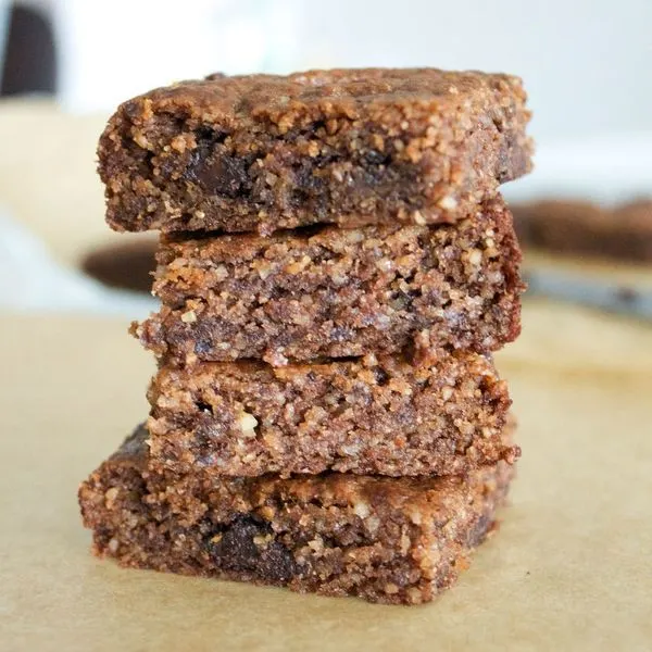 Vegetarian Nut-Free Chocolate Chip Cookie Bars — American recipe