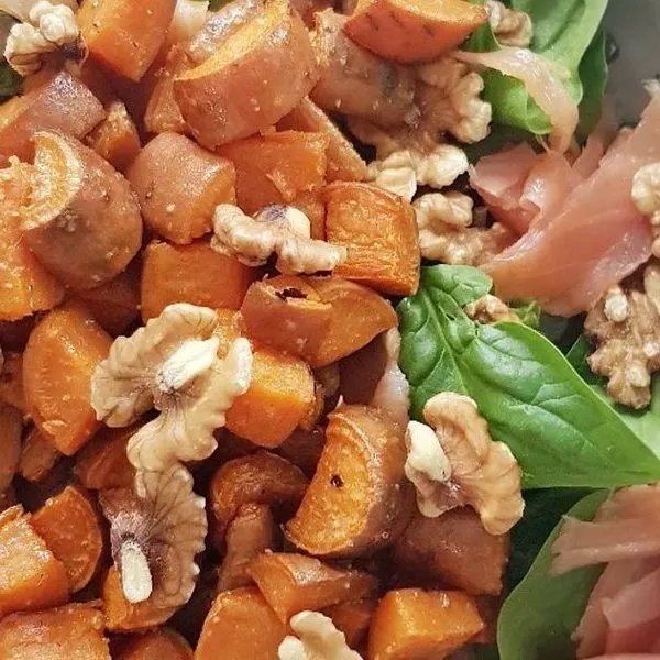 Gluten-Free Dairy-Free Walnut and smoked salmon salad — Nordic recipe