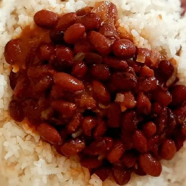 Vegan Vegetarian Red beans in tomato soup — Italian recipe