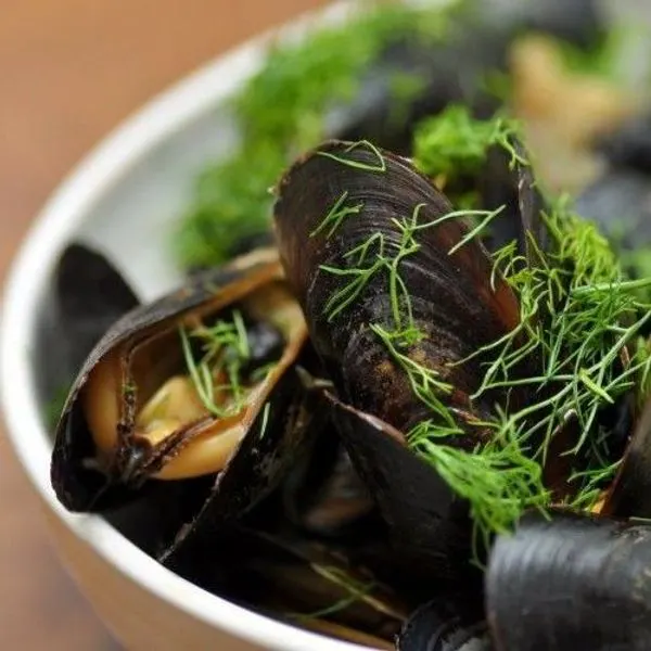 Nut-Free Egg-Free Mussels with Beer and Thai Stock — South east asian recipe