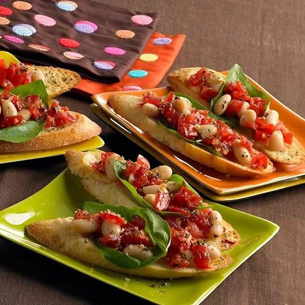 Vegan Vegetarian Mediterranean white bean bruschetta — Mediterranean recipe