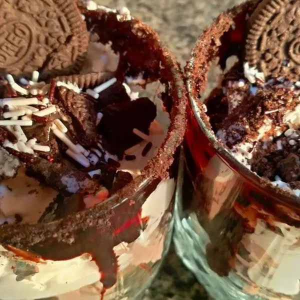Vegetarian Nut-Free Oreo mouse dessert — American recipe