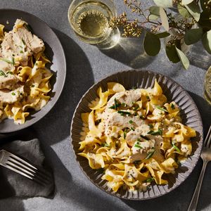 Nut-Free Shellfish-Free Slow-Cooker Chicken Breasts With Creamy Mustard-Leek Sauce — French recipe