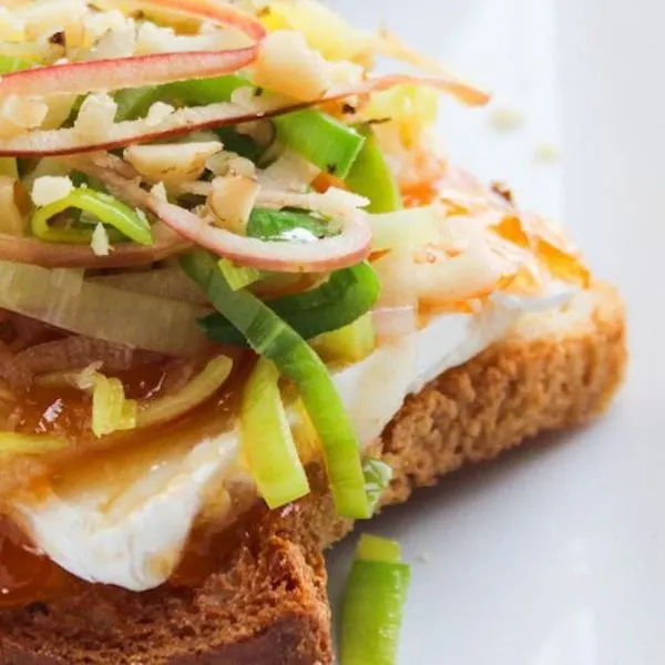 Vegetarian Nut-Free Gluten Free Apricot, Apple and Leek Breakfast Toast — American recipe
