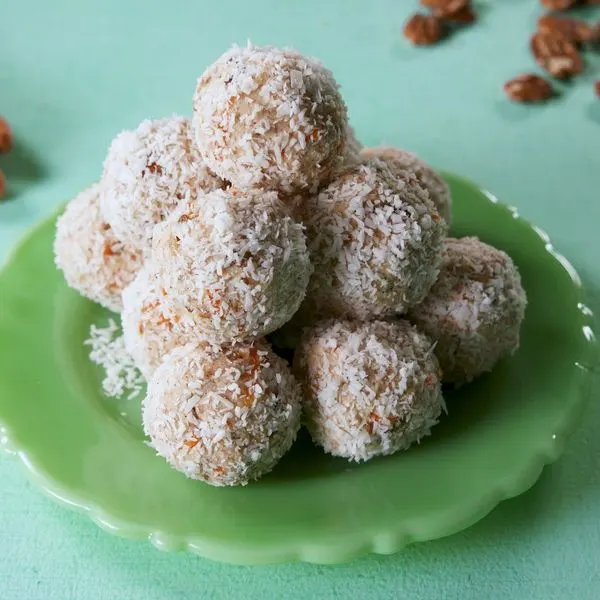Vegetarian Gluten-Free Carrot Cake Keto Balls — American recipe