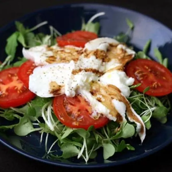 Vegetarian Gluten-Free Dinner Tonight: Tomato And Mozzarella Salad With Microgreens — Italian recipe