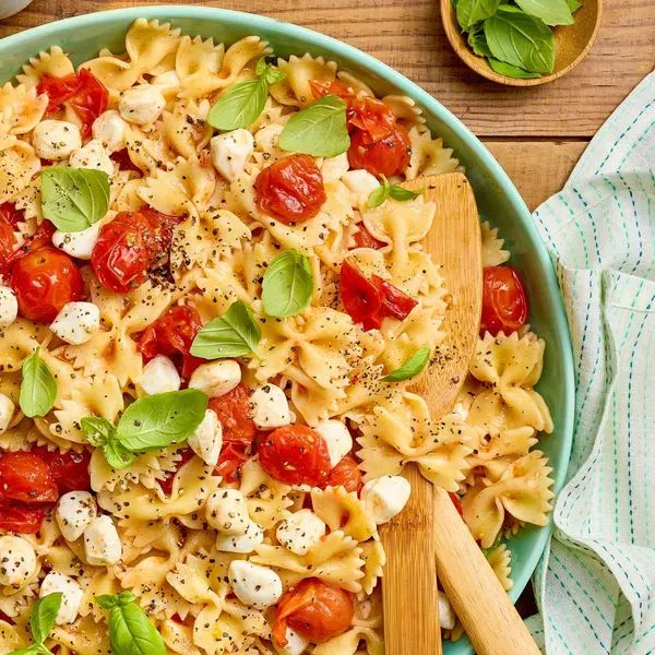 Vegetarian Nut-Free Caprese Pasta — Italian recipe