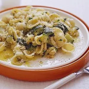 Vegetarian Nut-Free Courgette, basil & almond pasta — French recipe