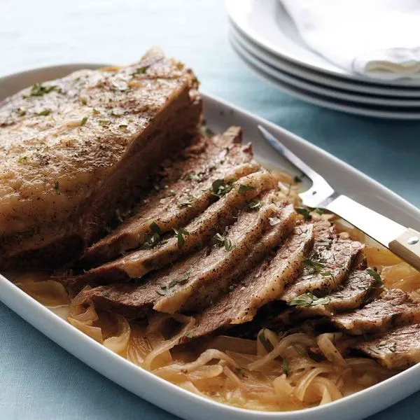 Keto Nut-Free Slow-Cooker Brisket and Onions — French recipe