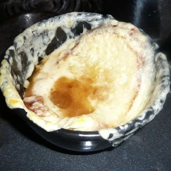 Nut-Free Shellfish-Free Kicked Up Out of the Can French Onion Soup — French recipe