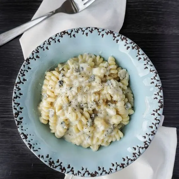 Vegetarian Nut-Free Four Cheese Pasta — French recipe