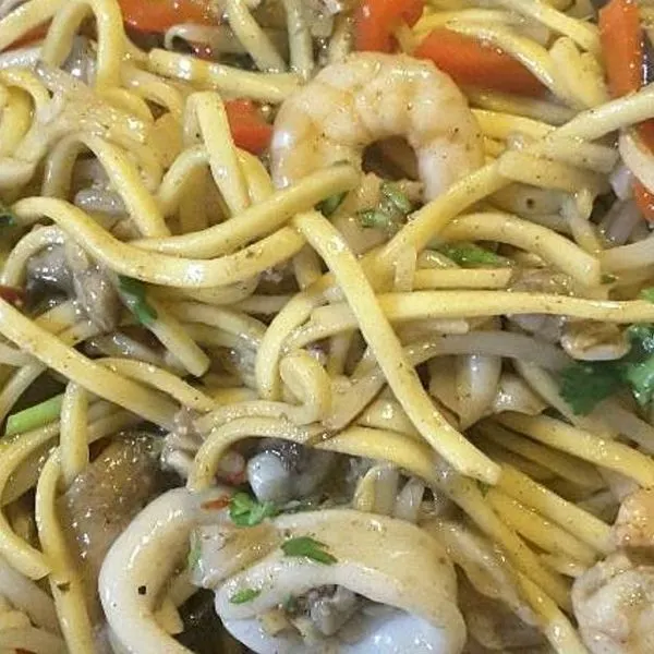 Dairy-Free Nut-Free Thai style seafood with noodles — South east asian recipe