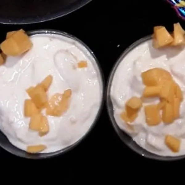 Vegetarian Gluten-Free Mango yogurt dessert — French recipe