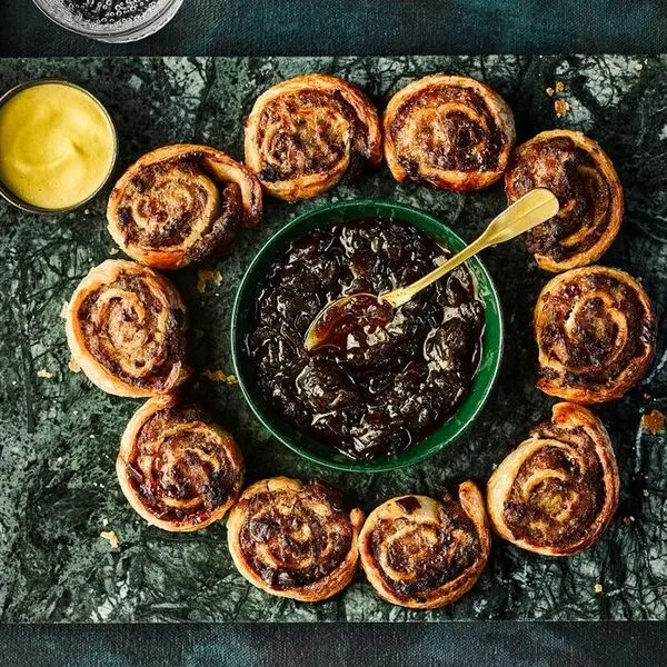 Nut-Free Shellfish-Free Gluten-free sausage roll wreath — American recipe