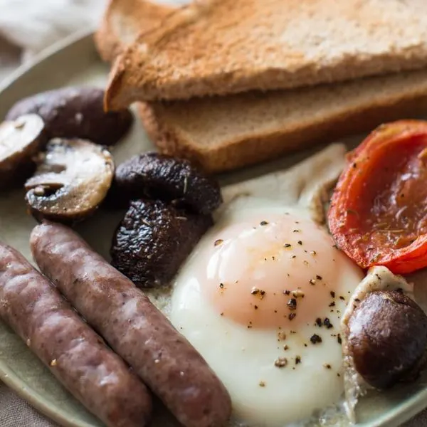 Dairy-Free Keto Sheet-Pan “Half English” Breakfast — American recipe