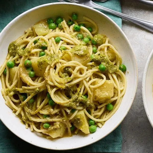 Vegetarian Nut-Free Slow cooker spaghetti Genovese — Italian recipe