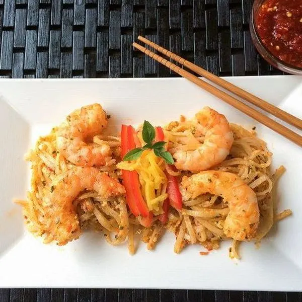 Gluten-Free Nut-Free Thai Basil Pesto with Chili Garlic Shrimp — South east asian recipe
