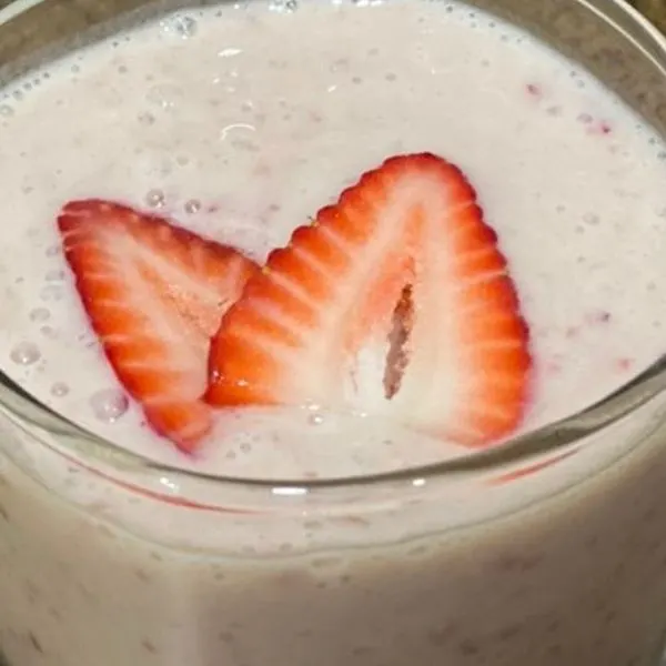 Vegan Vegetarian Strawberry smoothie | dairy-free — American recipe