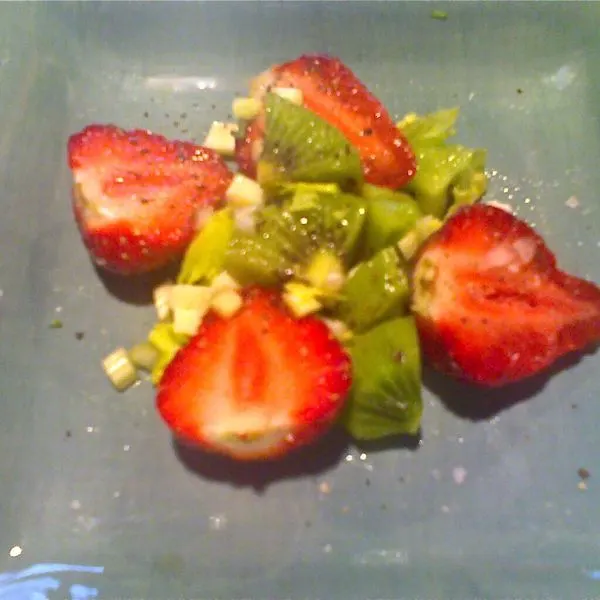 Gluten-Free Nut-Free Strawberry Kiwi Salad — American recipe