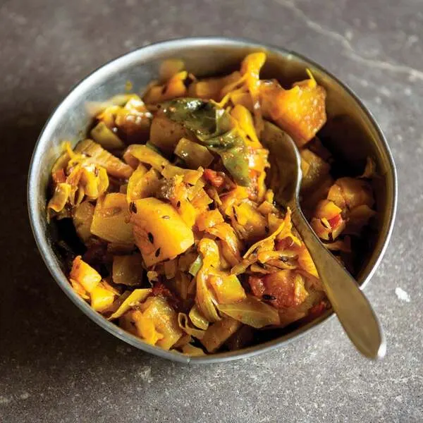 Vegan Vegetarian Spicy Indian Cabbage-and-Potato Curry (Bund Gobhi Aur Aloo Ki Subzi) — Indian recipe