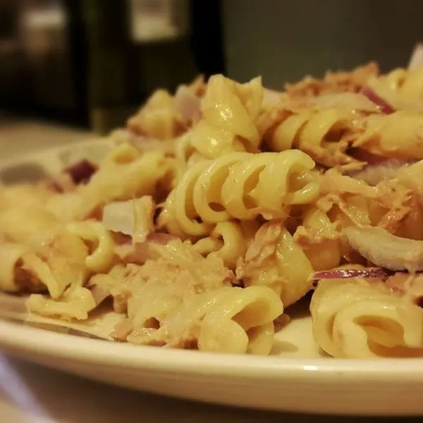 Nut-Free Shellfish-Free Tuna Pasta with Salad Cream & Red Onions — Italian recipe
