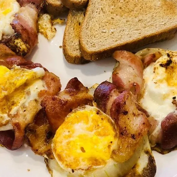 Gluten-Free Dairy-Free Bacon Egg Ring — American recipe