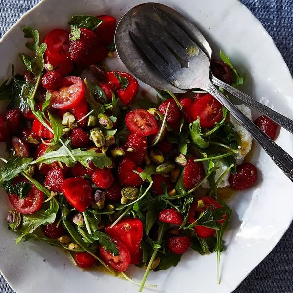Vegetarian Gluten-Free Strawberry and Ricotta Salad — Mediterranean recipe
