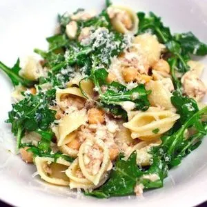 Vegetarian Nut-Free Pasta Shells with Chickpeas and Arugula Recipe — Italian recipe