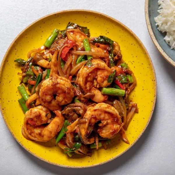 Dairy-Free Nut-Free Goong Pad Nam Prik Pao (Thai Stir-Fried Shrimp With Chile Jam) — South east asian recipe
