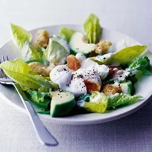 Vegetarian Dairy-Free Poached egg salad with garlic croutons — American recipe
