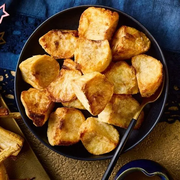 Vegan Vegetarian Air fryer roast potatoes — British recipe
